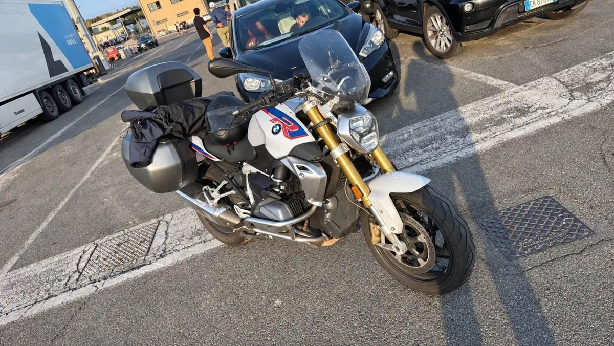 Bmw R 1250 R (2021 - 25)  (2)