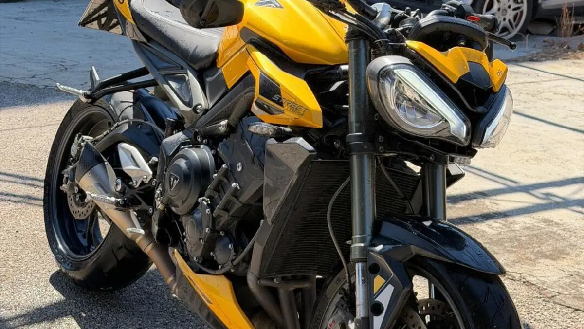 Triumph Street Triple 765 RS (2023 - 26)  (2)