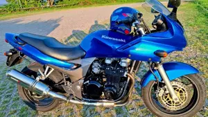 Kawasaki ZR 7S 