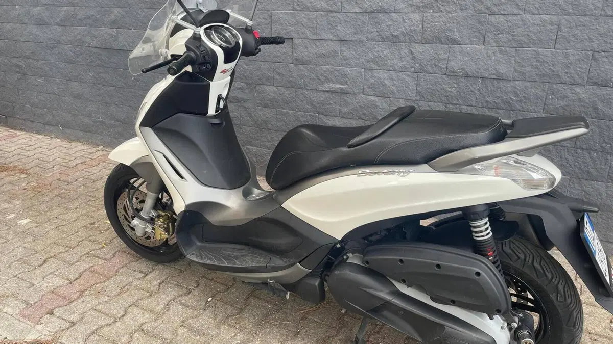 Piaggio Beverly 350 SportTouring ie (2011 - 15)  (2)