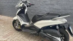 Piaggio Beverly 350 SportTouring ie (2011 - 15)  (2)