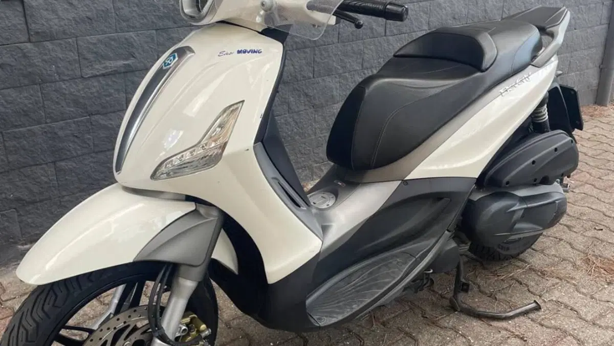 Piaggio Beverly 350 SportTouring ie (2011 - 15)  (3)