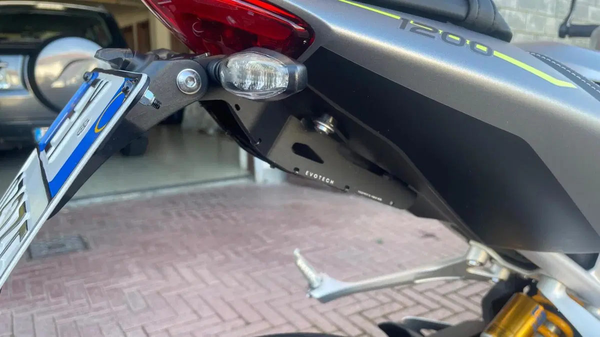 Triumph Speed Triple 1200 RS (2021 - 24)  (8)