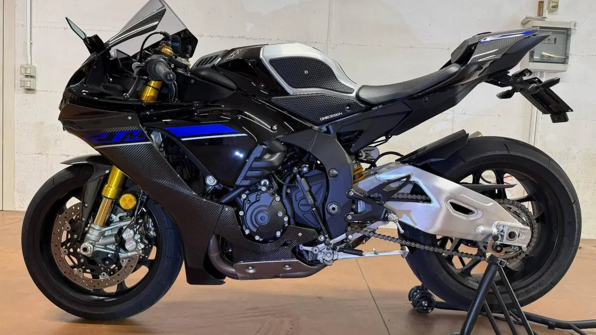 Yamaha YZF R1M (2020 - 25)  (3)
