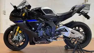 Yamaha YZF R1M (2020 - 25)  (3)