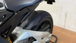 Yamaha YZF R1M (2020 - 25)  (10)