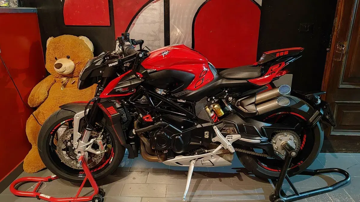 MV Agusta Brutale 1000 RS (2022 - 26)  (2)