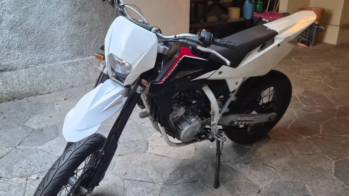 Husqvarna SMR 125 (2011 - 13)  (3)
