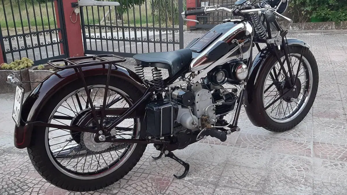 Moto Guzzi   (2)