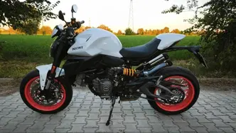 Ducati Monster 890 + (2026) usata