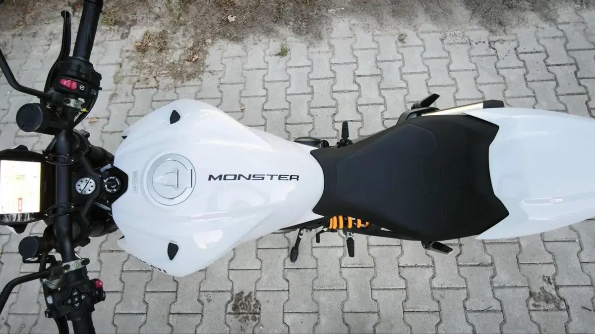 Ducati Monster 890 + (2026)  (10)
