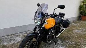 Moto Guzzi V7 II Stone (2015 - 17) 