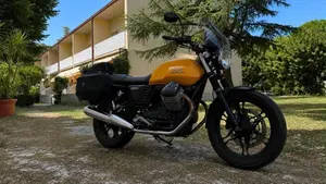Moto Guzzi V7 II Stone (2015 - 17)  (2)