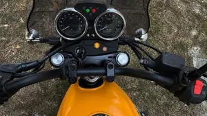 Moto Guzzi V7 II Stone (2015 - 17)  (3)