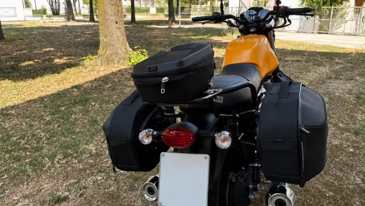 Moto Guzzi V7 II Stone (2015 - 17)  (4)