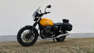 Moto Guzzi V7 II Stone (2015 - 17)  (7)