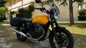Moto Guzzi V7 II Stone (2015 - 17)  (8)