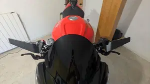 Aprilia Tuono V4 (2021 - 24)  (4)