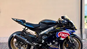 Yamaha YZF R6 (2008 - 09)  (2)