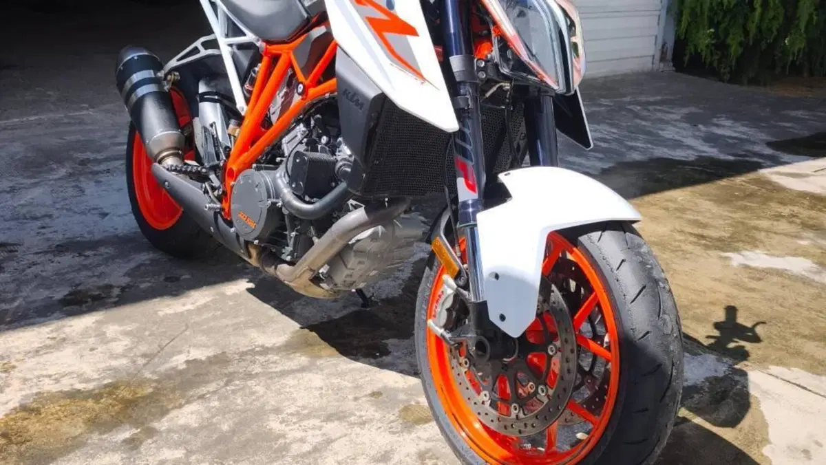KTM 1290 Super Duke R (2020)  (2)
