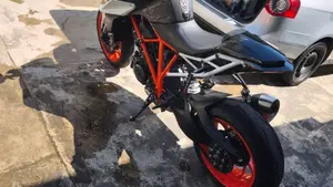 KTM 1290 Super Duke R (2020)  (3)