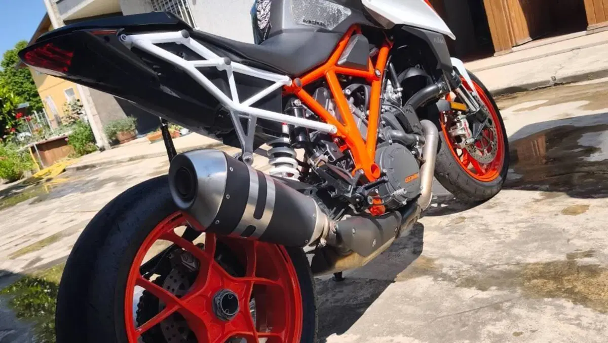 KTM 1290 Super Duke R (2020)  (5)