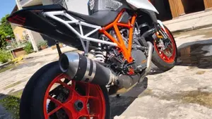 KTM 1290 Super Duke R (2020)  (5)