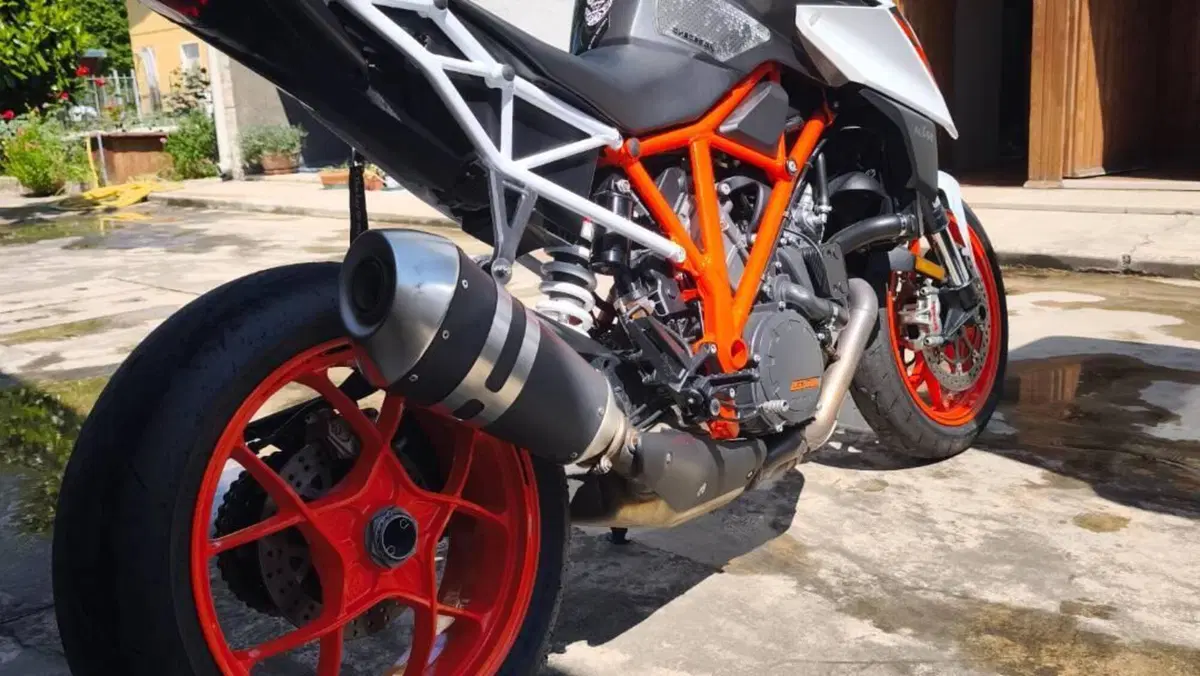 KTM 1290 Super Duke R (2020)  (6)