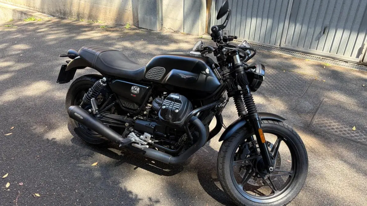 Moto Guzzi V7 Stone (2021 - 24)  (2)