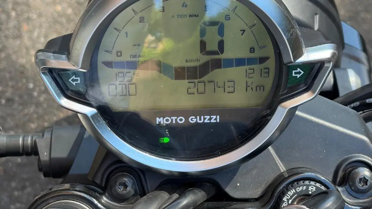 Moto Guzzi V7 Stone (2021 - 24)  (6)