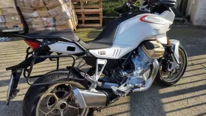 Moto Guzzi V100 Mandello (2022 - 24)  (3)