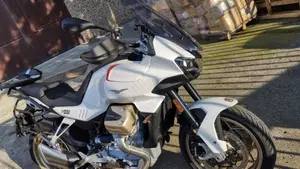 Moto Guzzi V100 Mandello (2022 - 24)  (4)