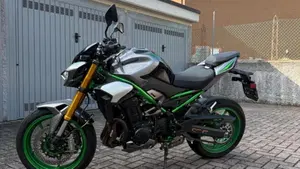 Kawasaki Z 900 SE (2025 - 27)  (2)