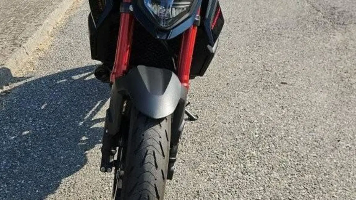 Honda CB 750 Hornet (2023 - 24)  (4)