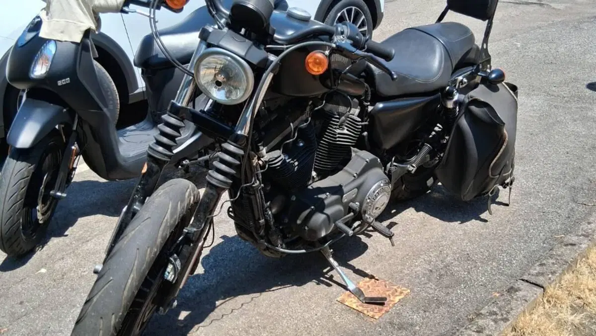 Harley-Davidson 883 Iron (2014 - 16) - XL 883N  (3)