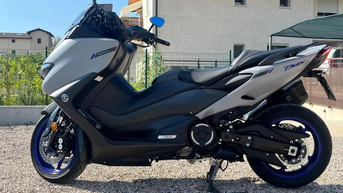 Yamaha T-Max 560 (2020 - 21)  (3)