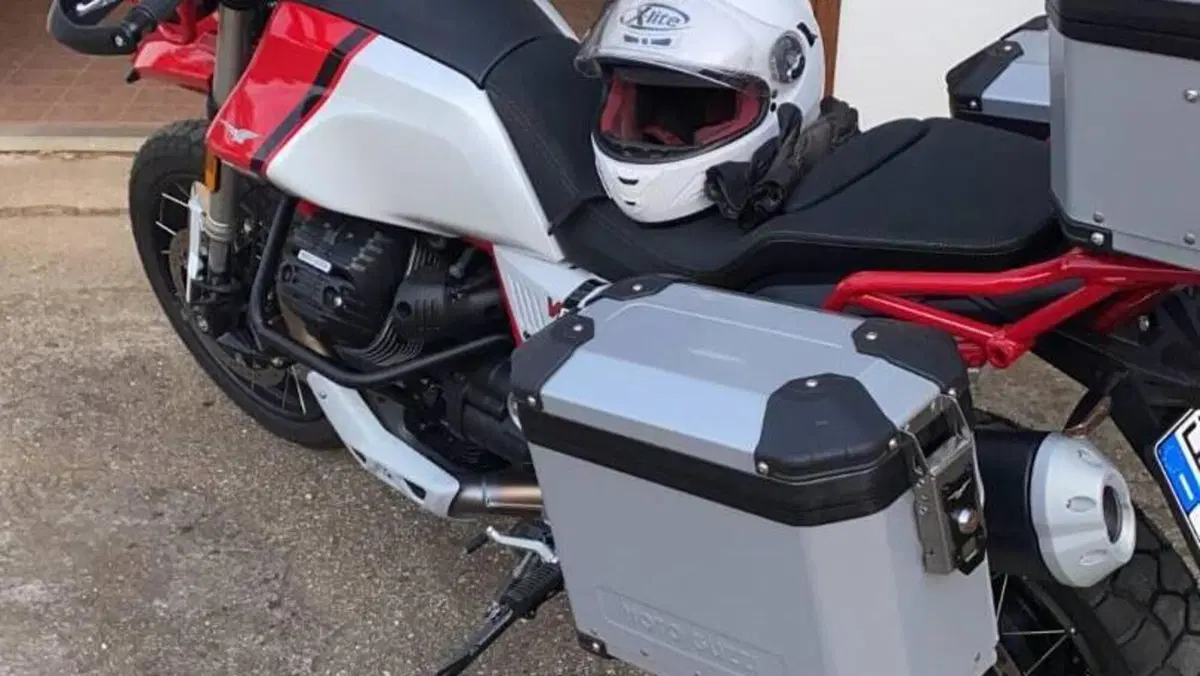 Moto Guzzi V85 TT Evocative Graphics (2021 - 23) 