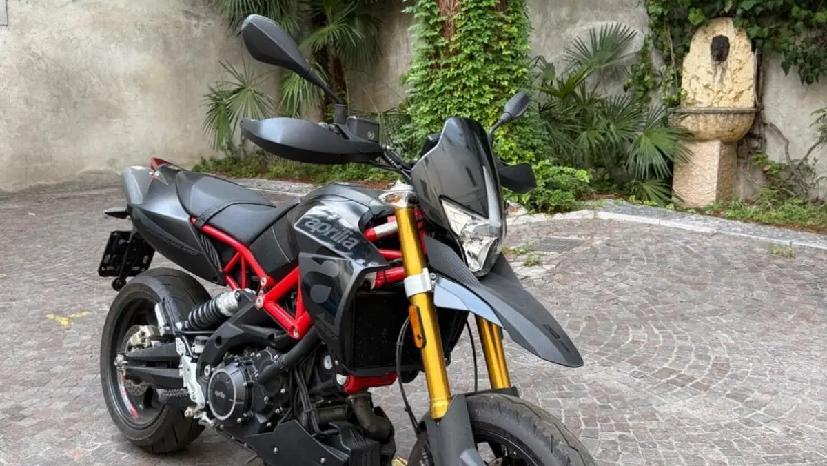 Aprilia Dorsoduro 900 (2017 - 20)  (2)