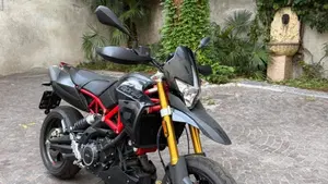Aprilia Dorsoduro 900 (2017 - 20)  (2)