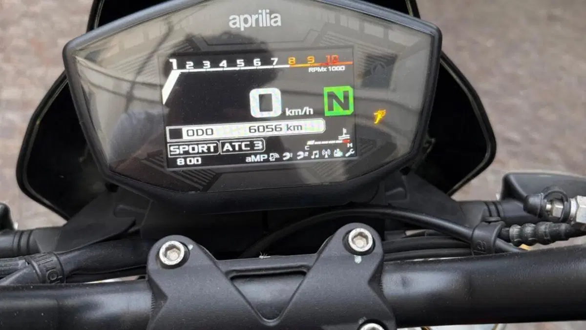 Aprilia Dorsoduro 900 (2017 - 20)  (7)