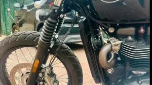 Triumph Scrambler 900 (2026)  (2)