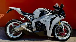 Honda CBR 1000 RR Fireblade (2008 - 11)  (2)