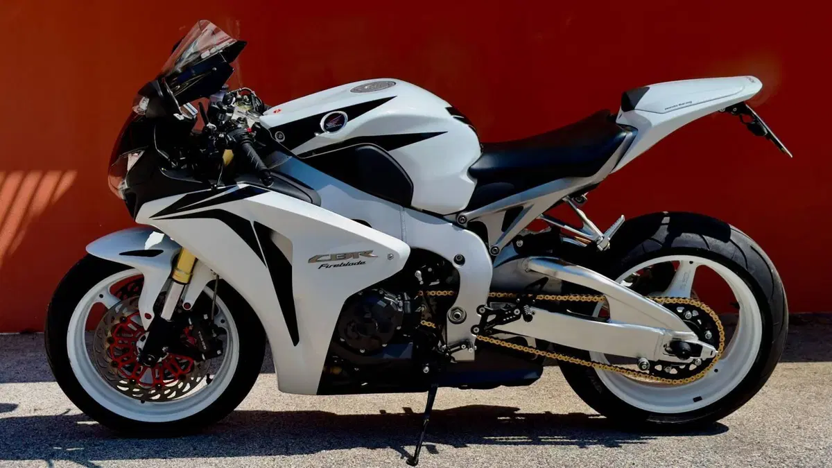 Honda CBR 1000 RR Fireblade (2008 - 11)  (3)