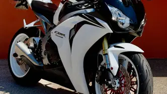 Honda CBR 1000 RR Fireblade (2008 - 11) usata