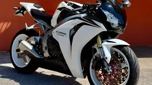 Honda CBR 1000 RR Fireblade (2008 - 11)  (6)