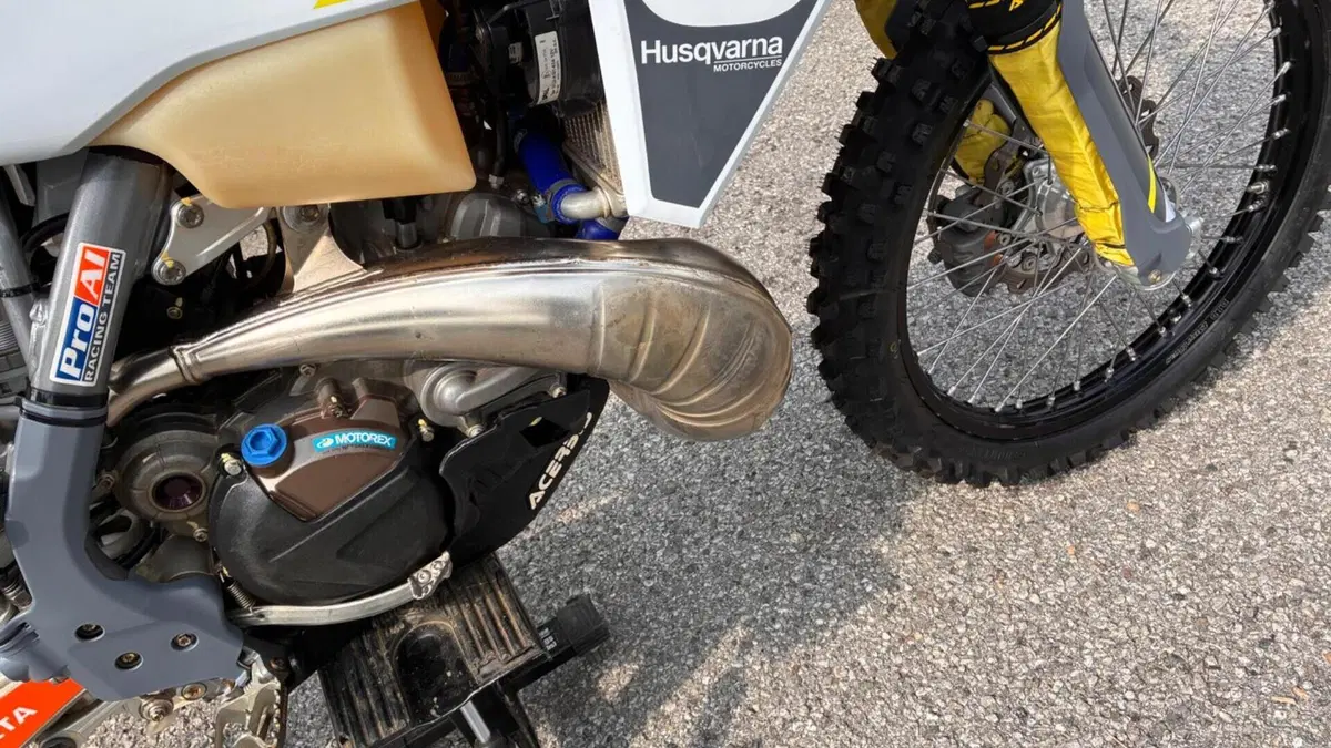 Husqvarna TE 300i (2022)  (2)