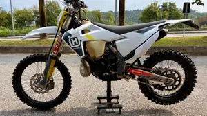 Husqvarna TE 300i (2022)  (5)