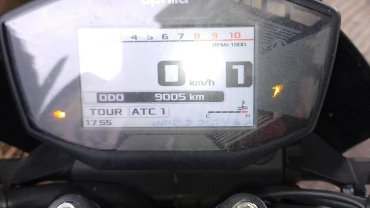 Aprilia Dorsoduro 900 (2017 - 20)  (4)