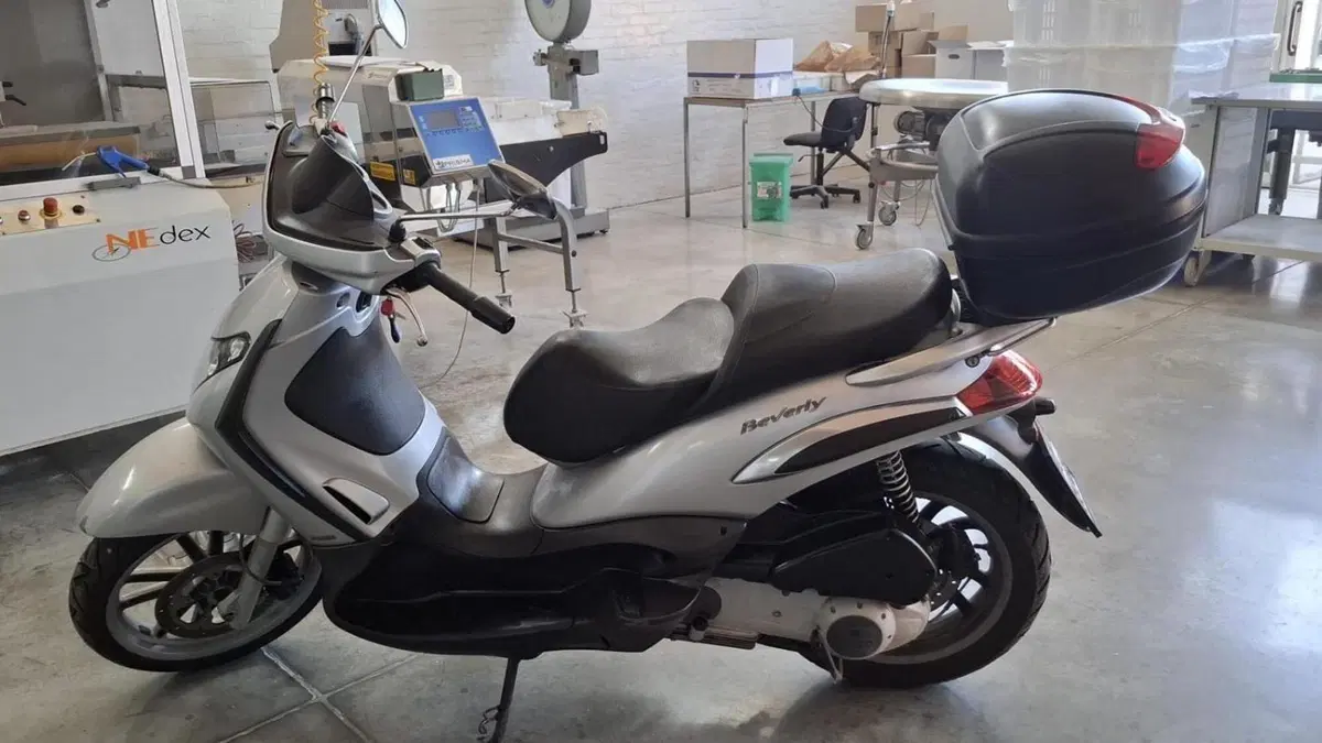 Piaggio Beverly 250 (2004 - 05)  (2)