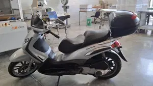 Piaggio Beverly 250 (2004 - 05)  (2)